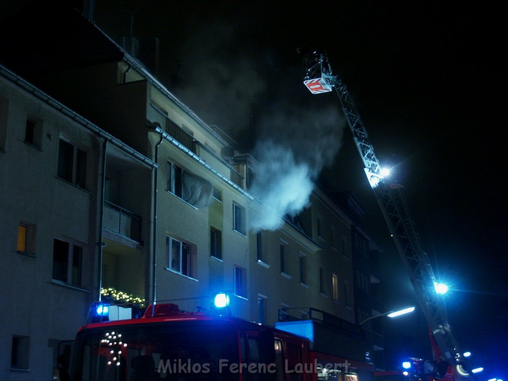 Feuer in Kueche Koeln Vingst Homarstr P562.JPG